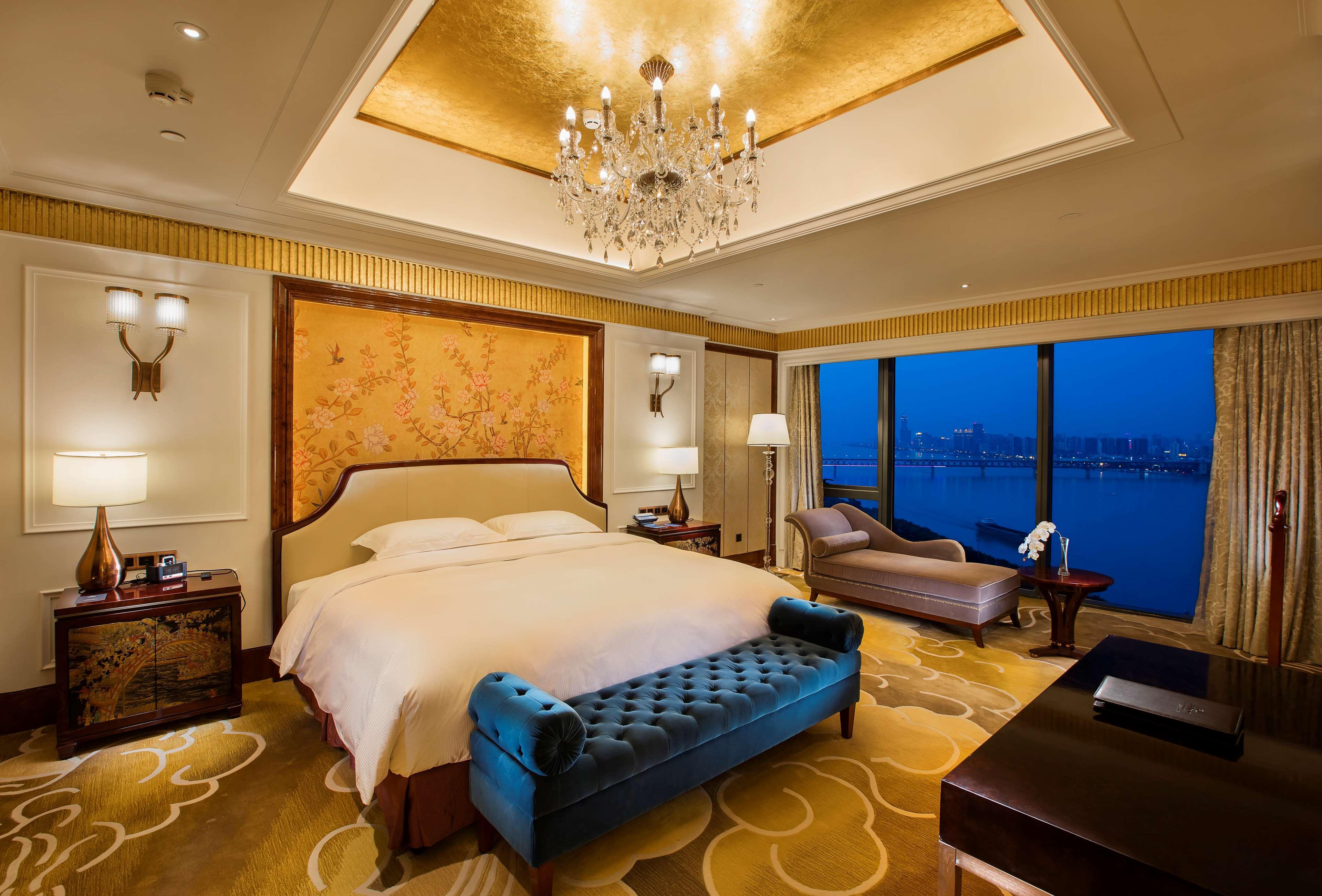 Hilton Wuhan Yangtze Riverside Extérieur photo